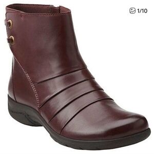 Clarks Christine Club Tilt women's burgundy leather zip up ankle boots Size 10